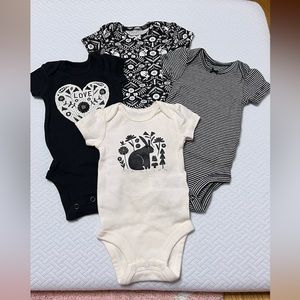 black and white onesies size NB